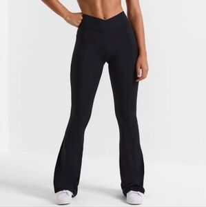 Gap Fit V-Waist Flare leggings size M